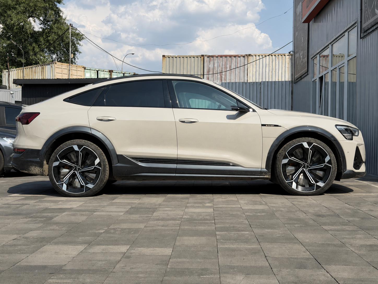 Audi e-tron S Sportback на кованих дисках WSForged WS-A006C Gloss Black Machined Face R22