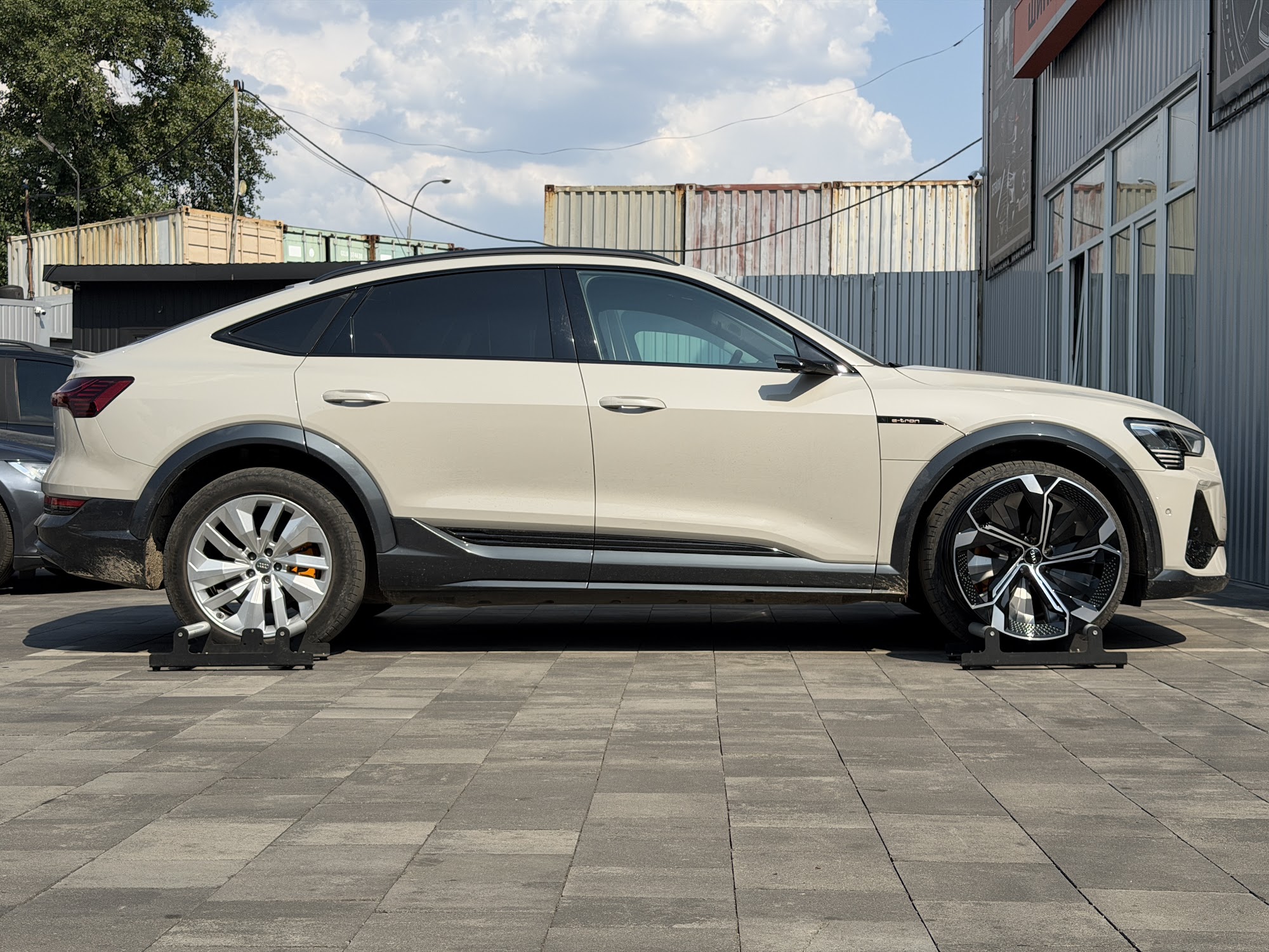 Встановлення кованих дисків WSForged WS-A006C на Audi e-tron S Sportback у сервісі INFODISKI