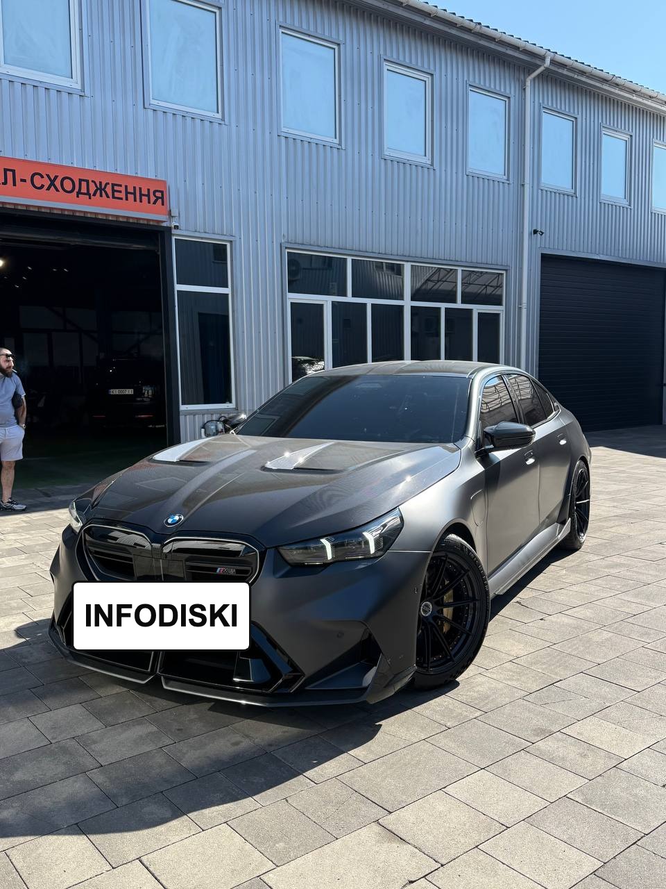 BMW M5 G90 на двоскладових кованих дисках WS-007C Satin Black Lip Carbon Forged