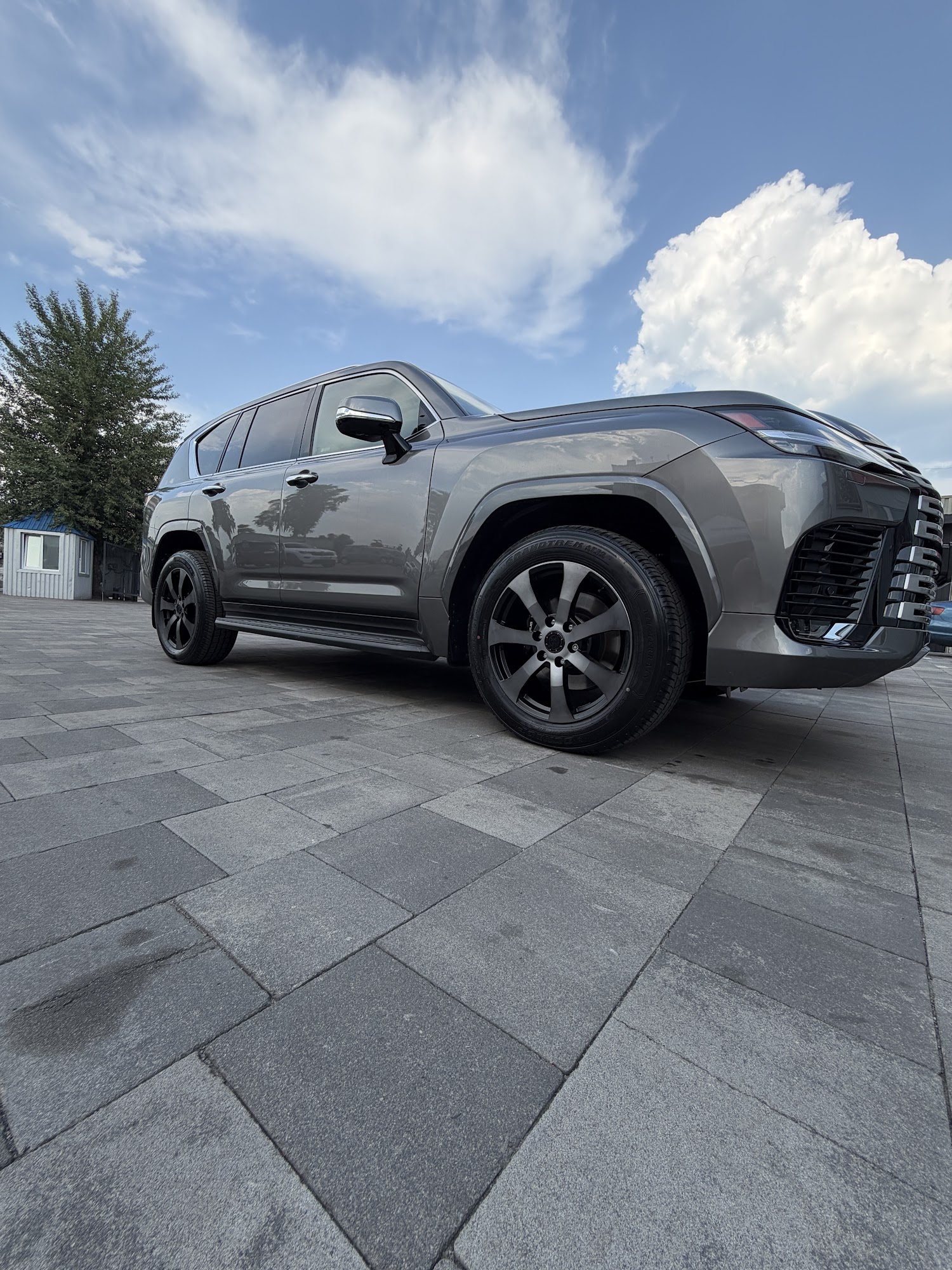 Lexus LX600 J300 на кованих дисках WSForged WS-119C Satin Black Dark Machined Face