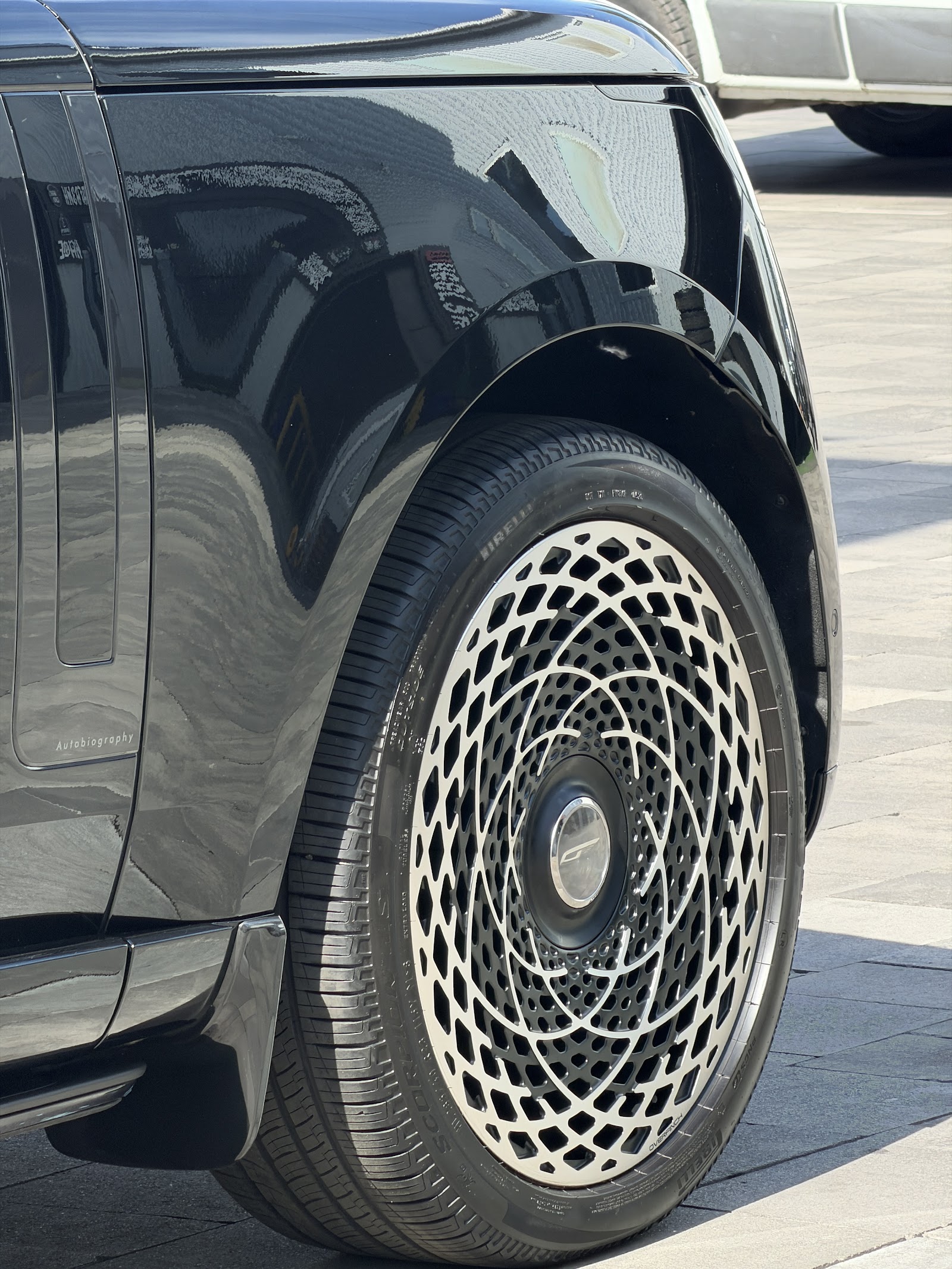 Кований диск R23 5x120 ET42 Satin Black Machined Face для Range Rover L460 крупним планом